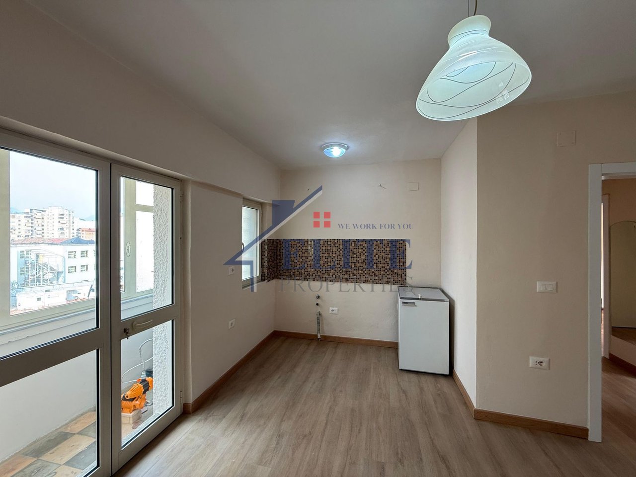 9-katëshet, apartament/zyrë 2+1 me qira