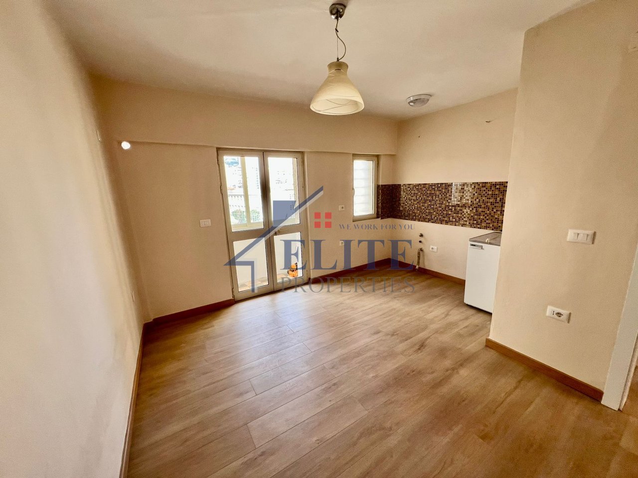 9-katëshet, apartament/zyrë 2+1 me qira