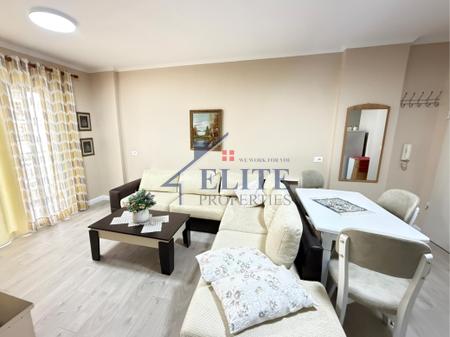 Rruga 5 Maji, apartament 1+1 me qira