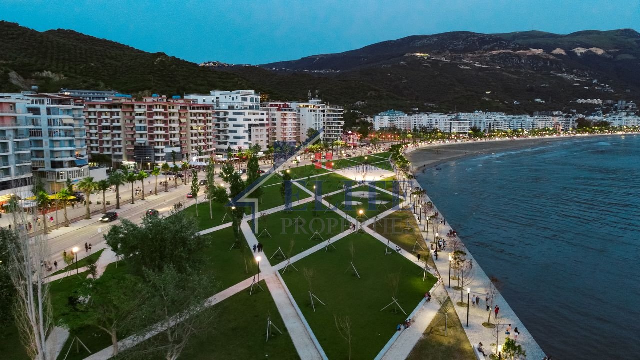 Buzë Lungomares Vlorë, apartament 2+1 në shitje