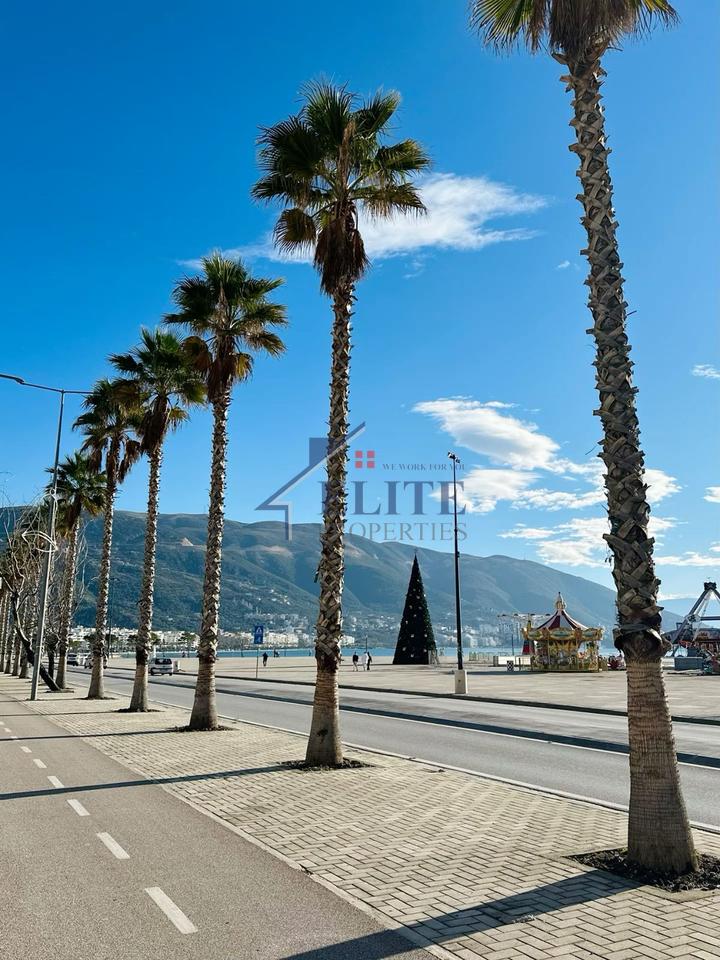 Buzë Lungomares Vlorë, apartament 2+1 në shitje