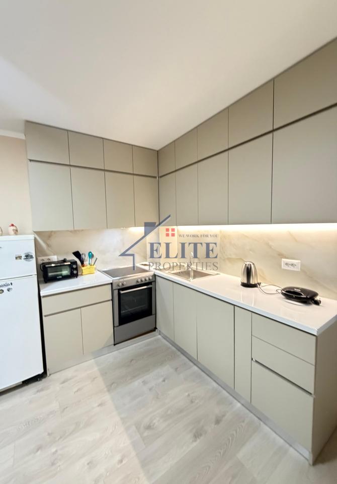 Rruga 5 Maji, apartament 1+1 me qira