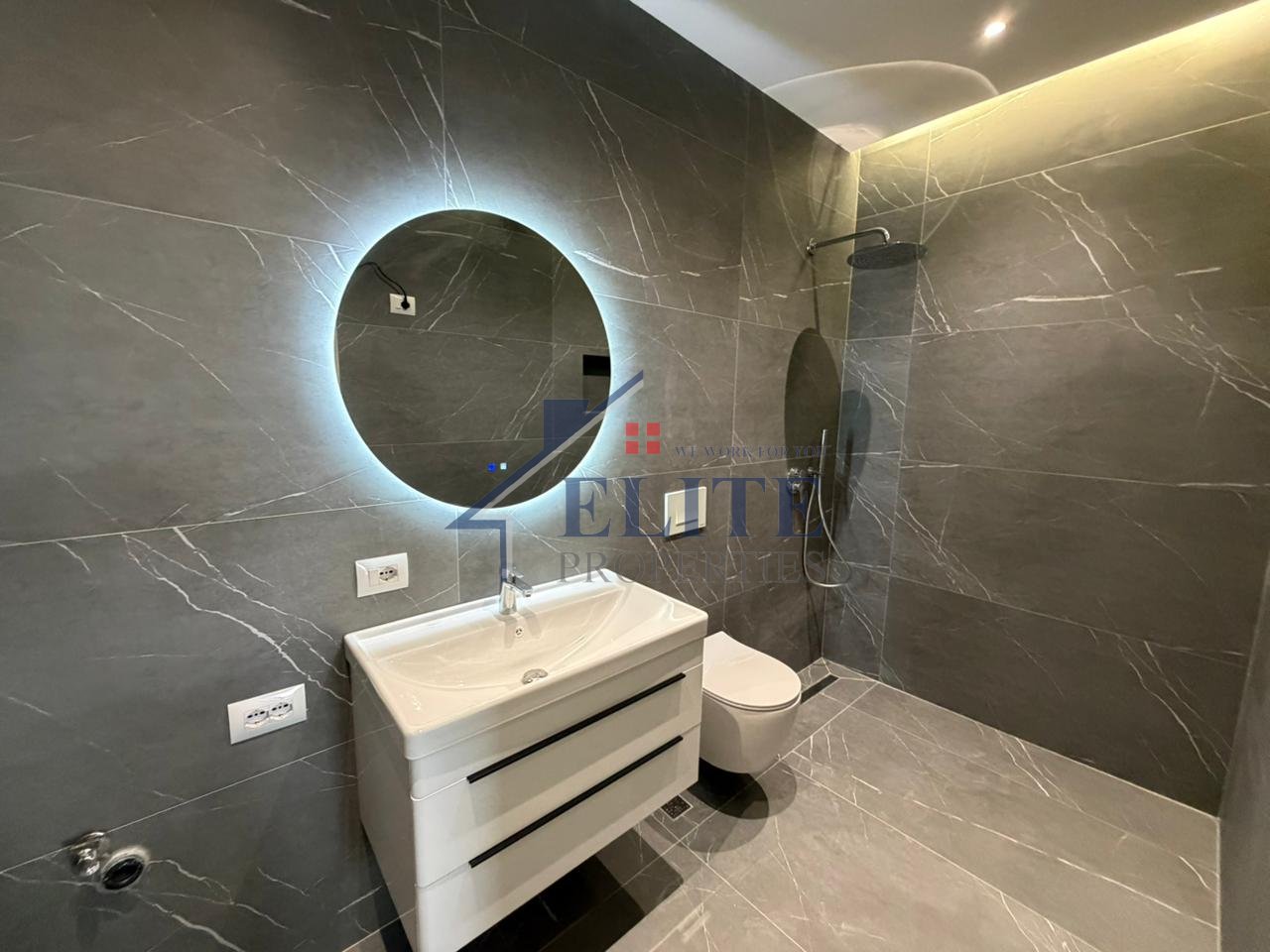 Zogu i Zi, apartament 2+1+2 me qira