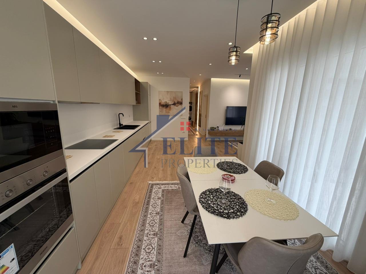 Zogu i Zi, apartament 2+1 me qira
