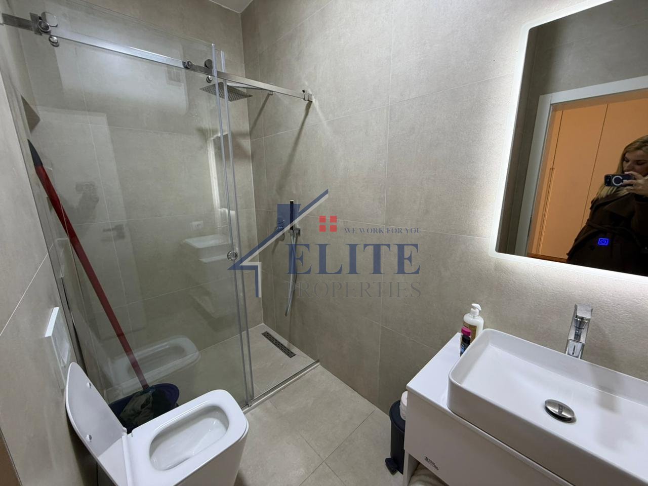 Zogu i Zi, apartament modern 2+1 në shitje