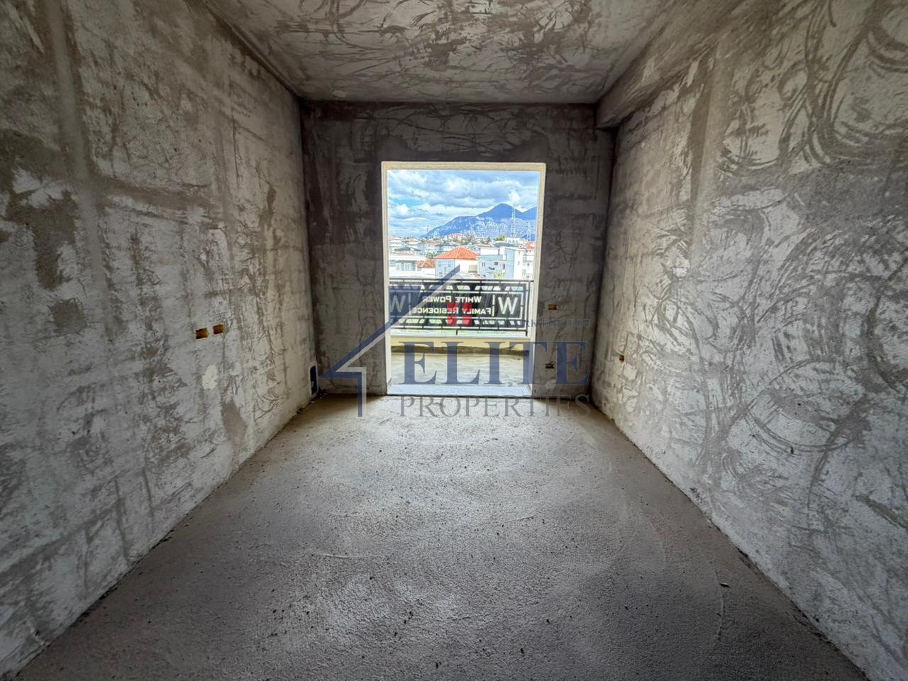 Family Residence Paskuqan, apartament 1+1 në shitje