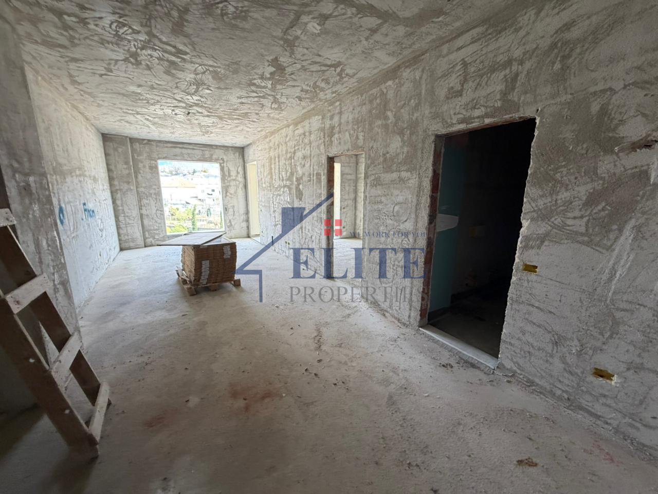 Family Residence Paskuqan, apartament 1+1 në shitje