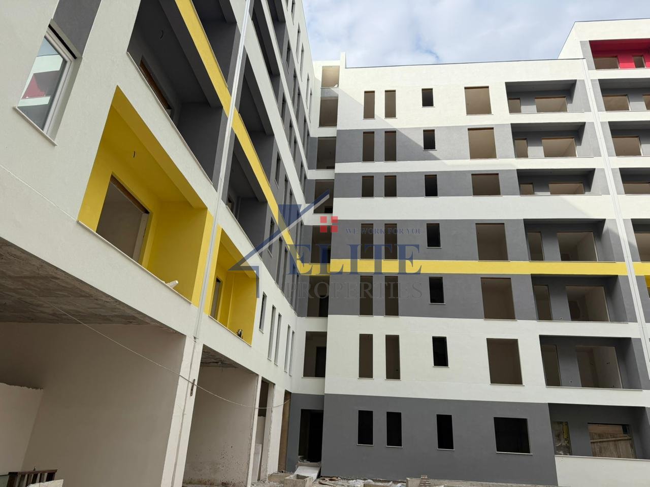 Appartamento con tre camere da letto in vendita a Univers City