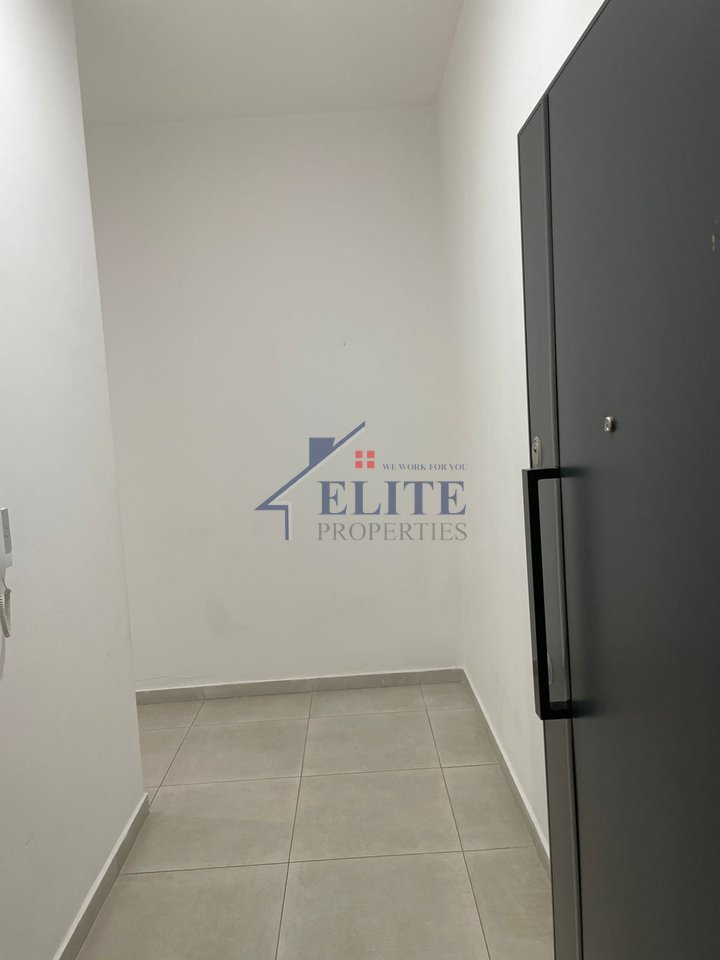 21 Dhjetori, uffici in affitto