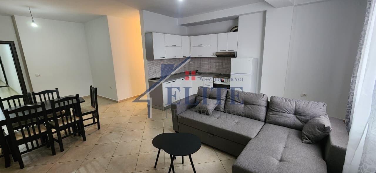 Pallatet Cabej, appartamento con due camere da letto in affitto