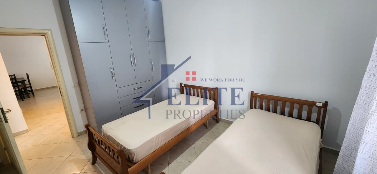 Pallatet Cabej, appartamento con due camere da letto in affitto