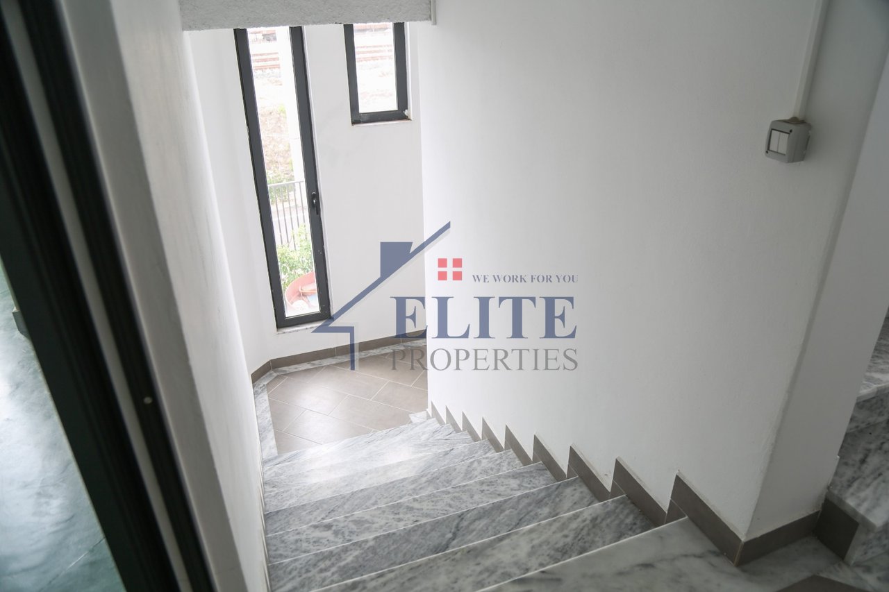 Durrës, 2-story building with land for sale