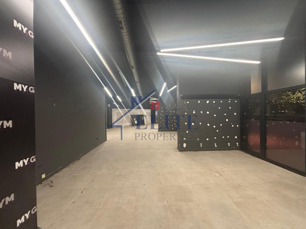 Centro, ufficio in affitto vicino a palazzi di 9 piani