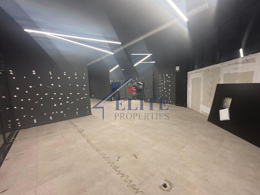 Centro, ufficio in affitto vicino a palazzi di 9 piani