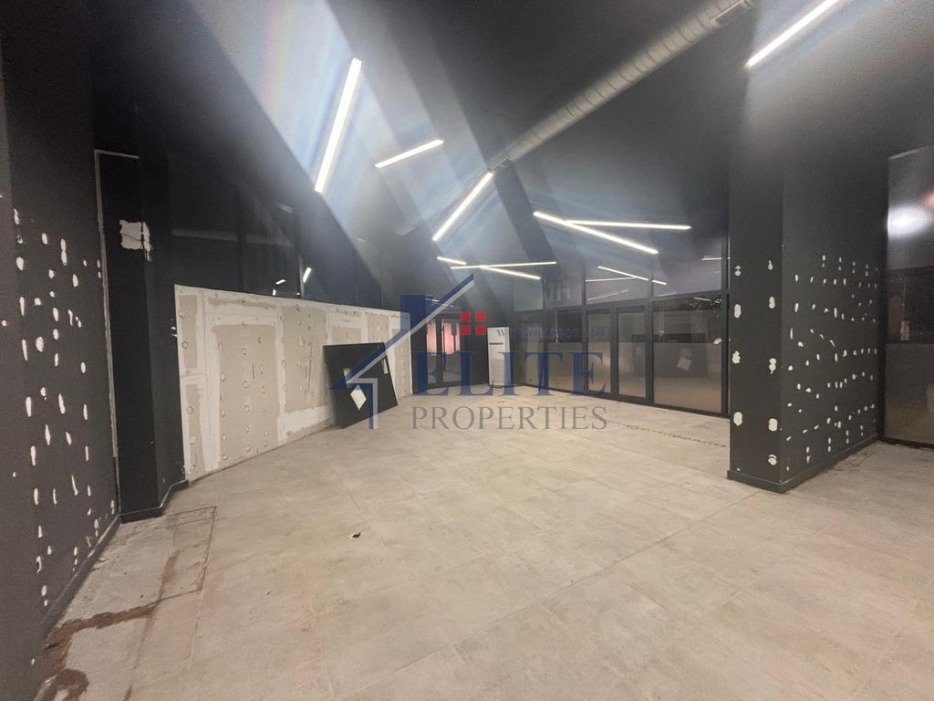 Centro, ufficio in affitto vicino a palazzi di 9 piani