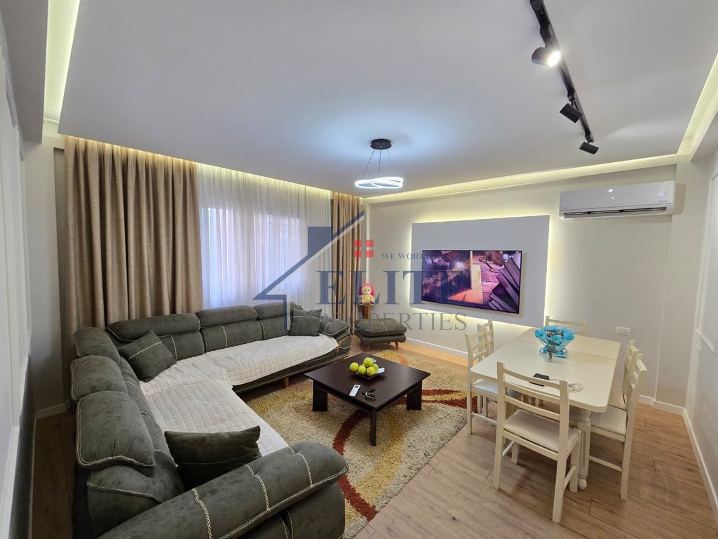 Rruga Besim Alla Yzberisht, vilë në shitje