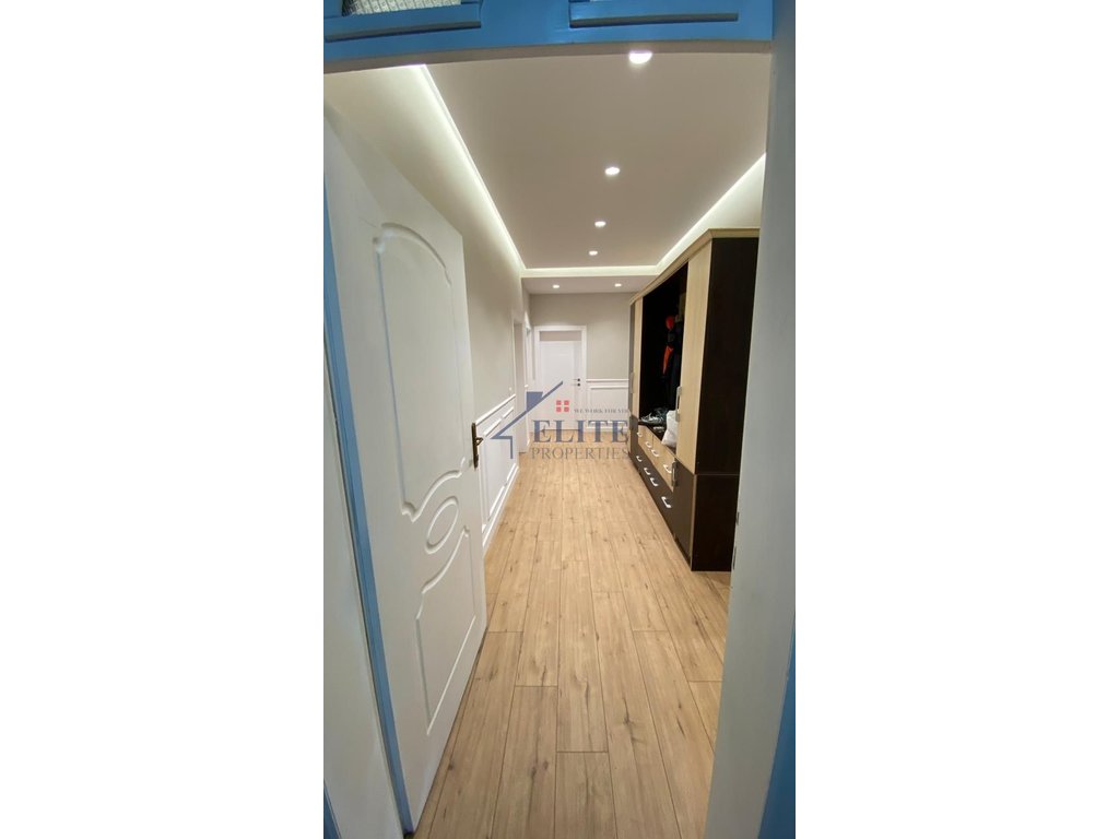 Rruga Besim Alla Yzberisht, vilë në shitje