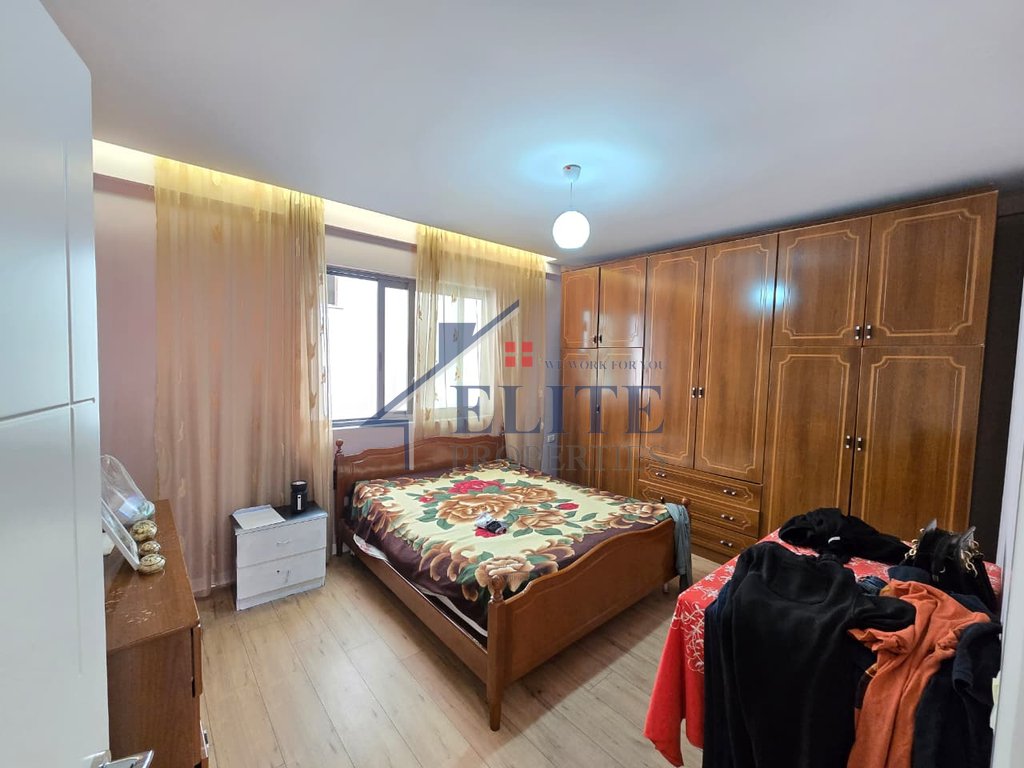 Rruga Besim Alla Yzberisht, vilë në shitje