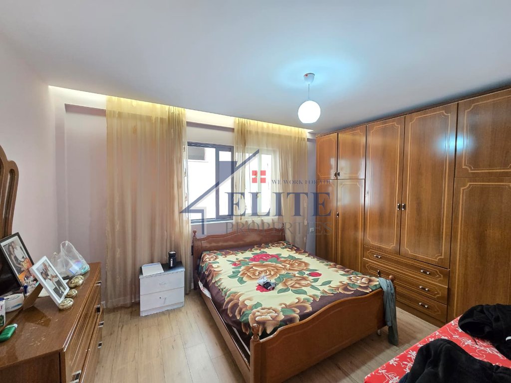 Rruga Besim Alla Yzberisht, vilë në shitje