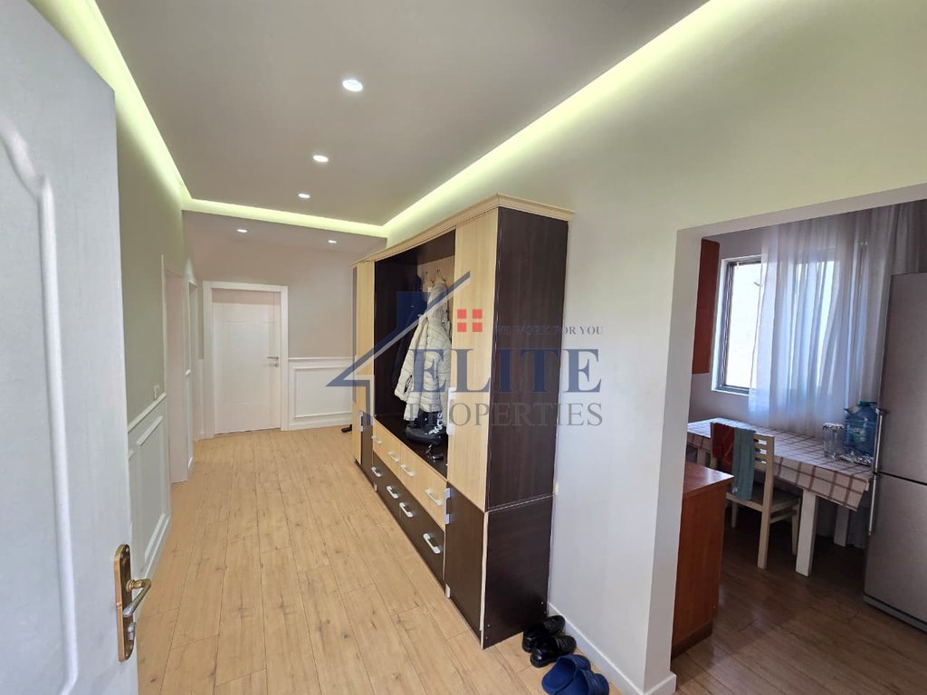 Rruga Besim Alla Yzberisht, vilë në shitje