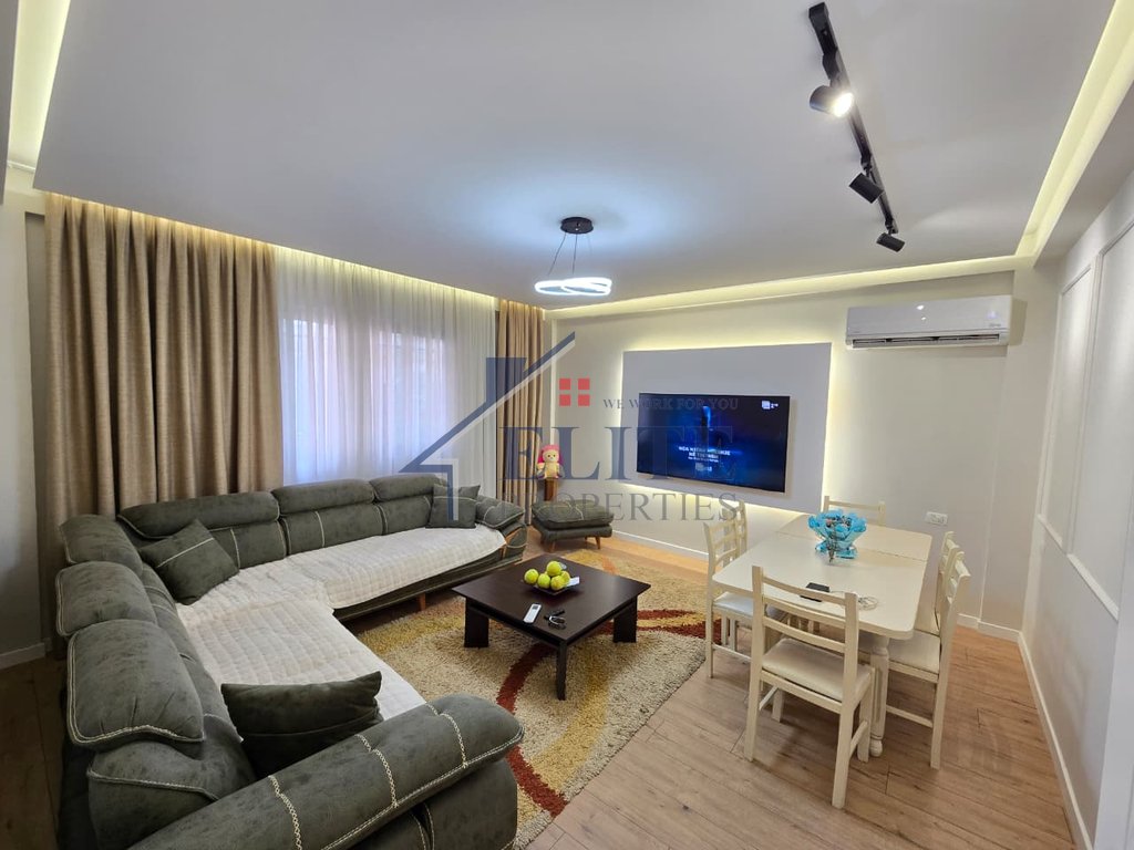 Rruga Besim Alla Yzberisht, vilë në shitje