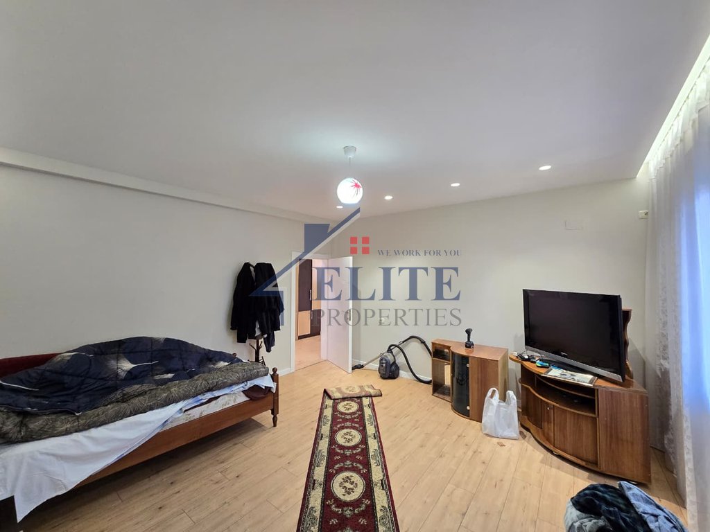 Rruga Besim Alla Yzberisht, vilë në shitje