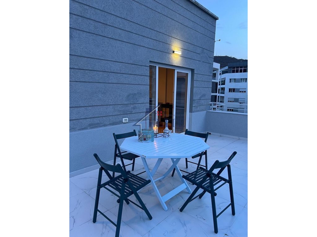 Luxury penthouse for rent with veranda at the "Zoo Garden"