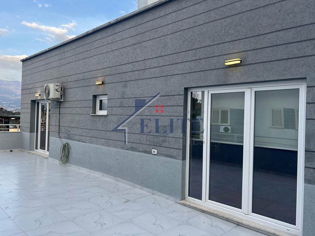 Luxury penthouse for rent with veranda at the "Zoo Garden"