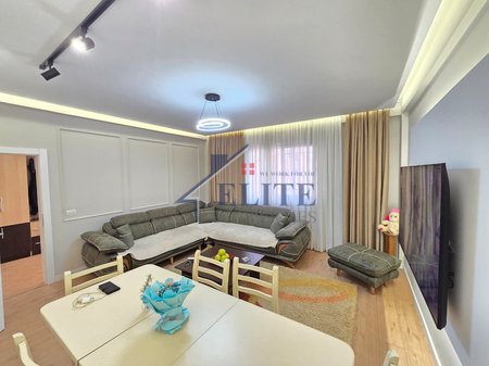 Rruga Besim Alla Yzberisht, vilë në shitje