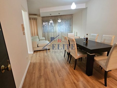 Via Mine Peza – di fronte alla Golden Tower, appartamento con due camere da letto in vendita