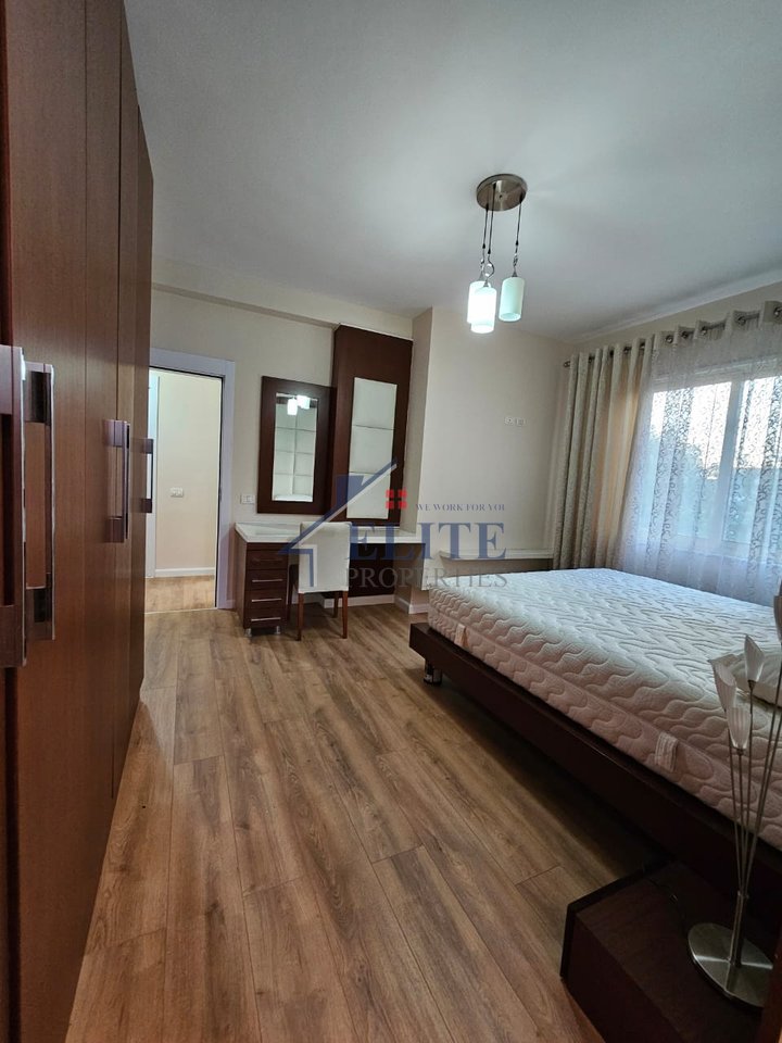 Via Mine Peza – di fronte alla Golden Tower, appartamento con due camere da letto in vendita