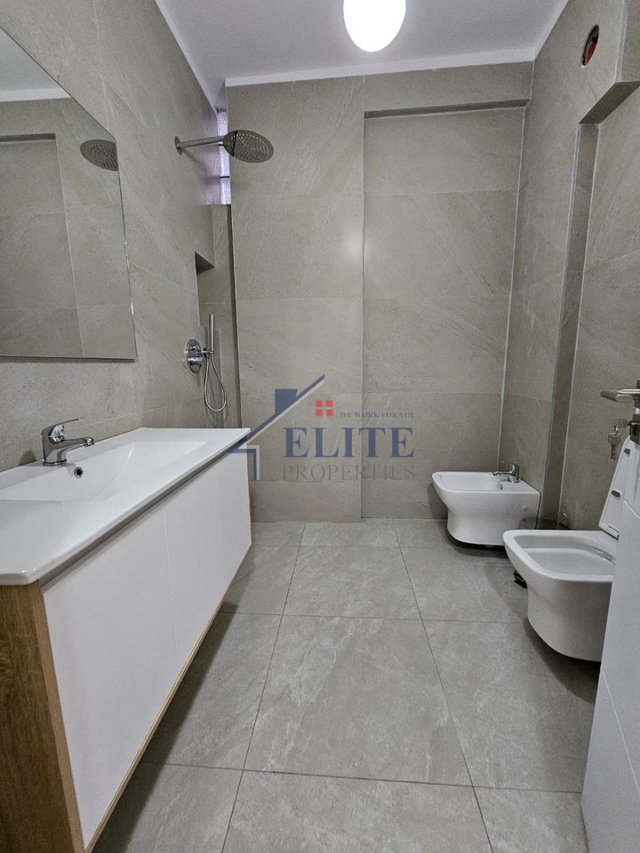 Via Mine Peza – di fronte alla Golden Tower, appartamento con due camere da letto in vendita