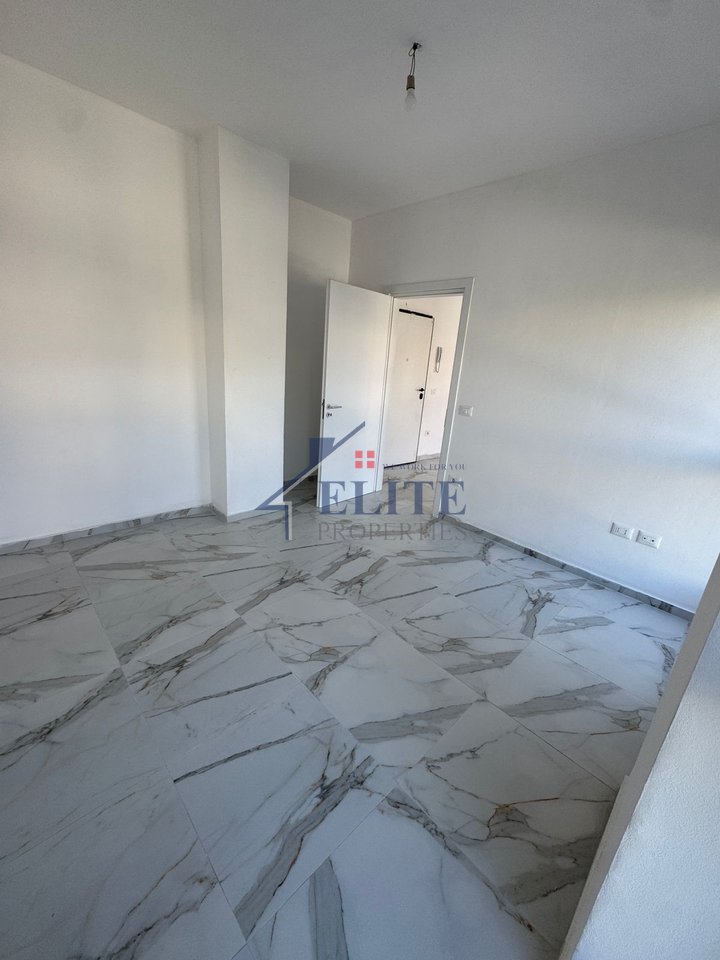 Aura Complex, on Dritan Hoxha street, office for rent