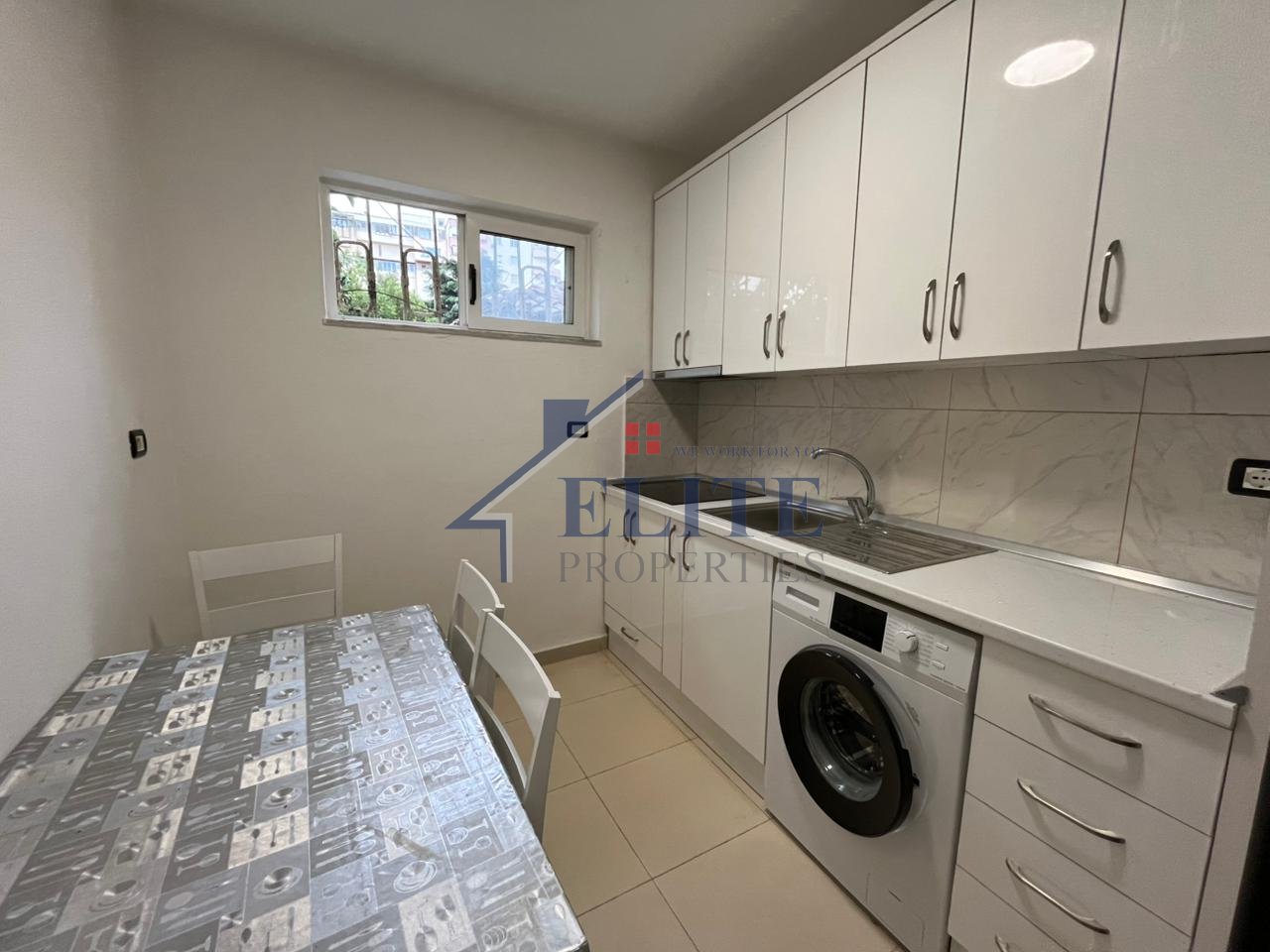 Rruga Fortuzi, apartament 1+1 me verandë për qira