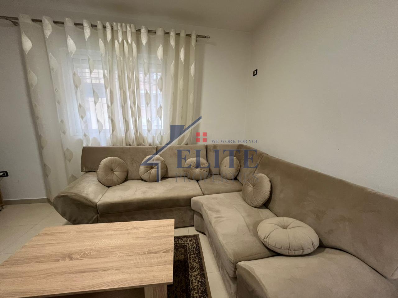 Rruga Fortuzi, apartament 1+1 me verandë për qira
