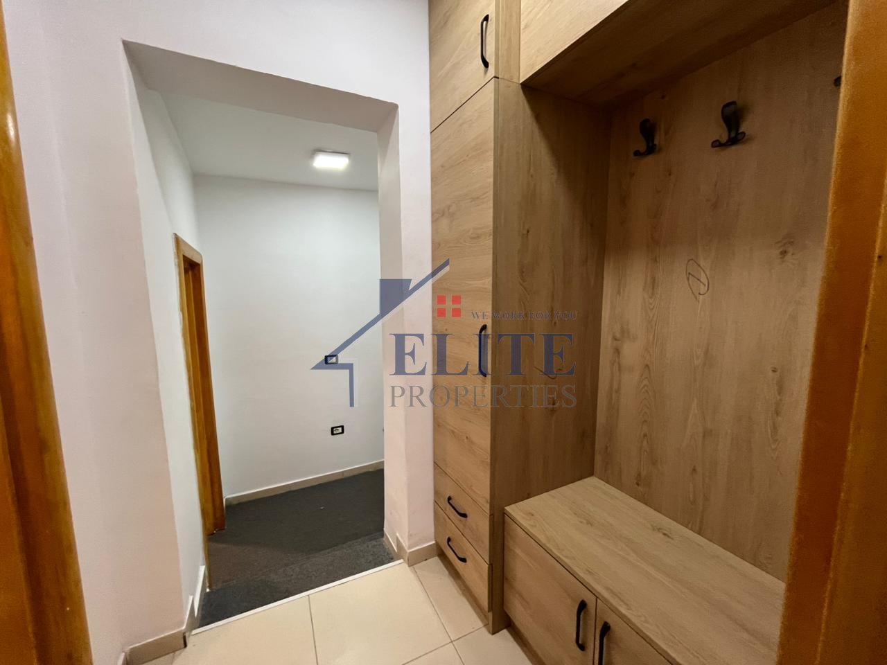 Rruga Fortuzi, apartament 1+1 me verandë për qira