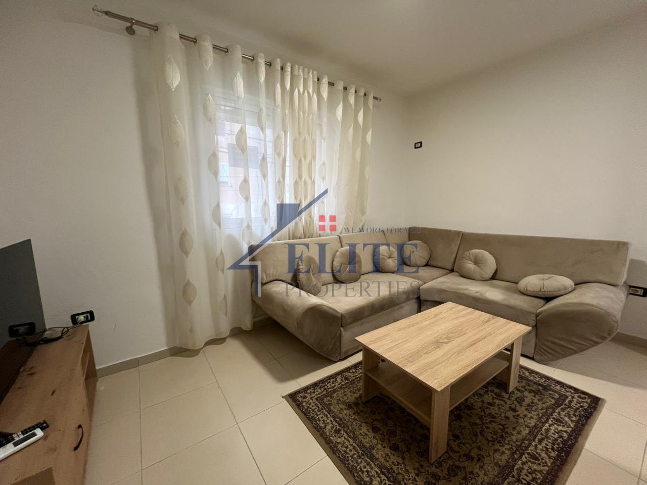Rruga Fortuzi, apartament 1+1 me verandë për qira