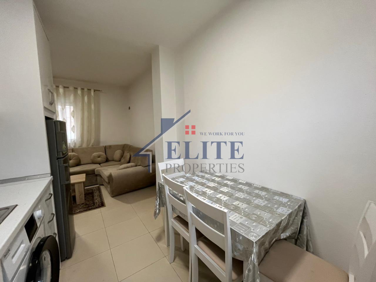 Rruga Fortuzi, apartament 1+1 me verandë për qira