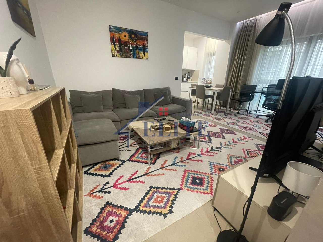 Pranë Gjimnazit Ismail Qemali, apartament 1+1 me qira