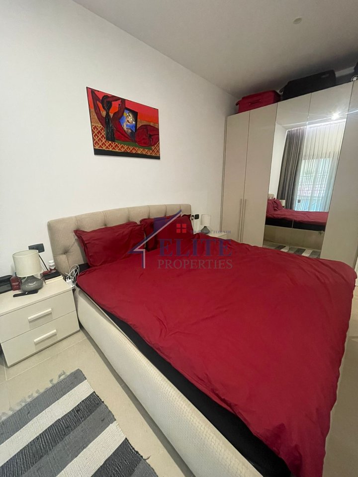 Pranë Gjimnazit Ismail Qemali, apartament 1+1 me qira