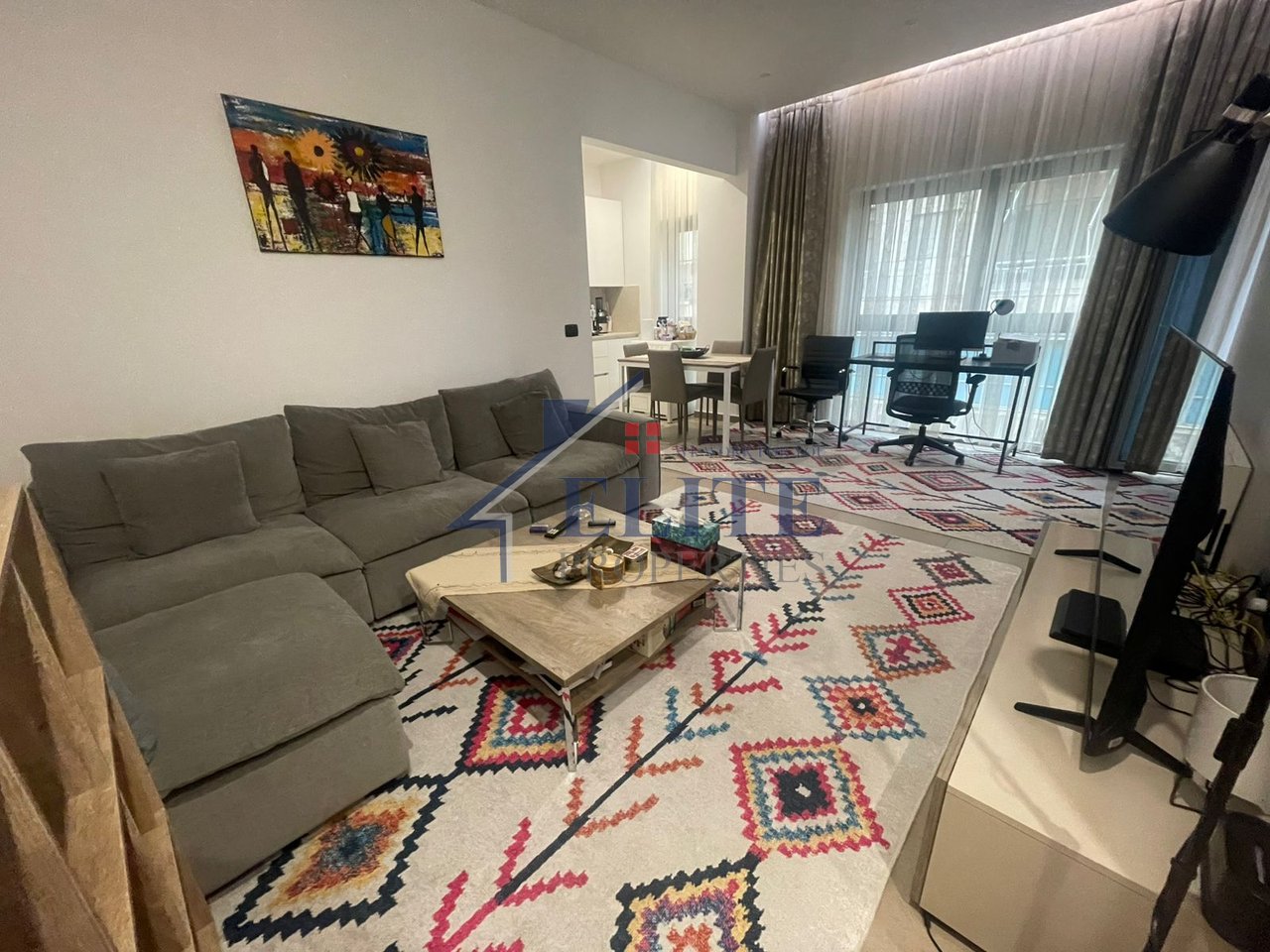 Pranë Gjimnazit Ismail Qemali, apartament 1+1 me qira