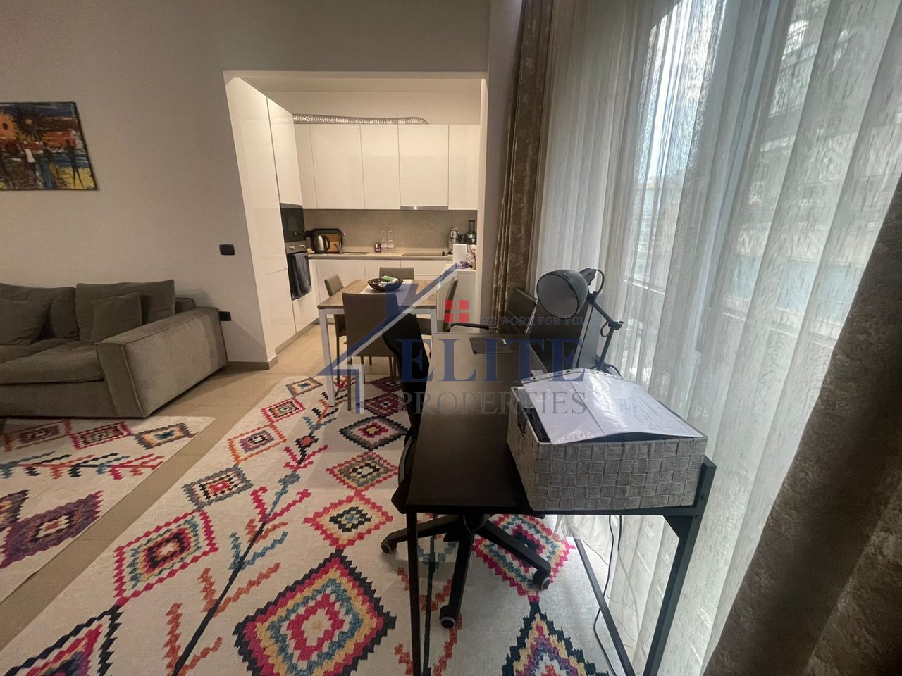 Pranë Gjimnazit Ismail Qemali, apartament 1+1 me qira