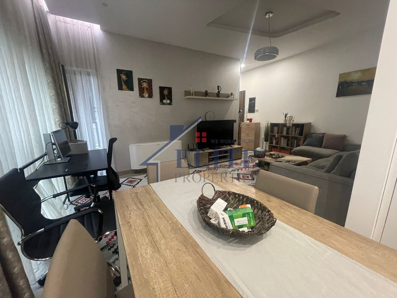 Pranë Gjimnazit Ismail Qemali, apartament 1+1 me qira