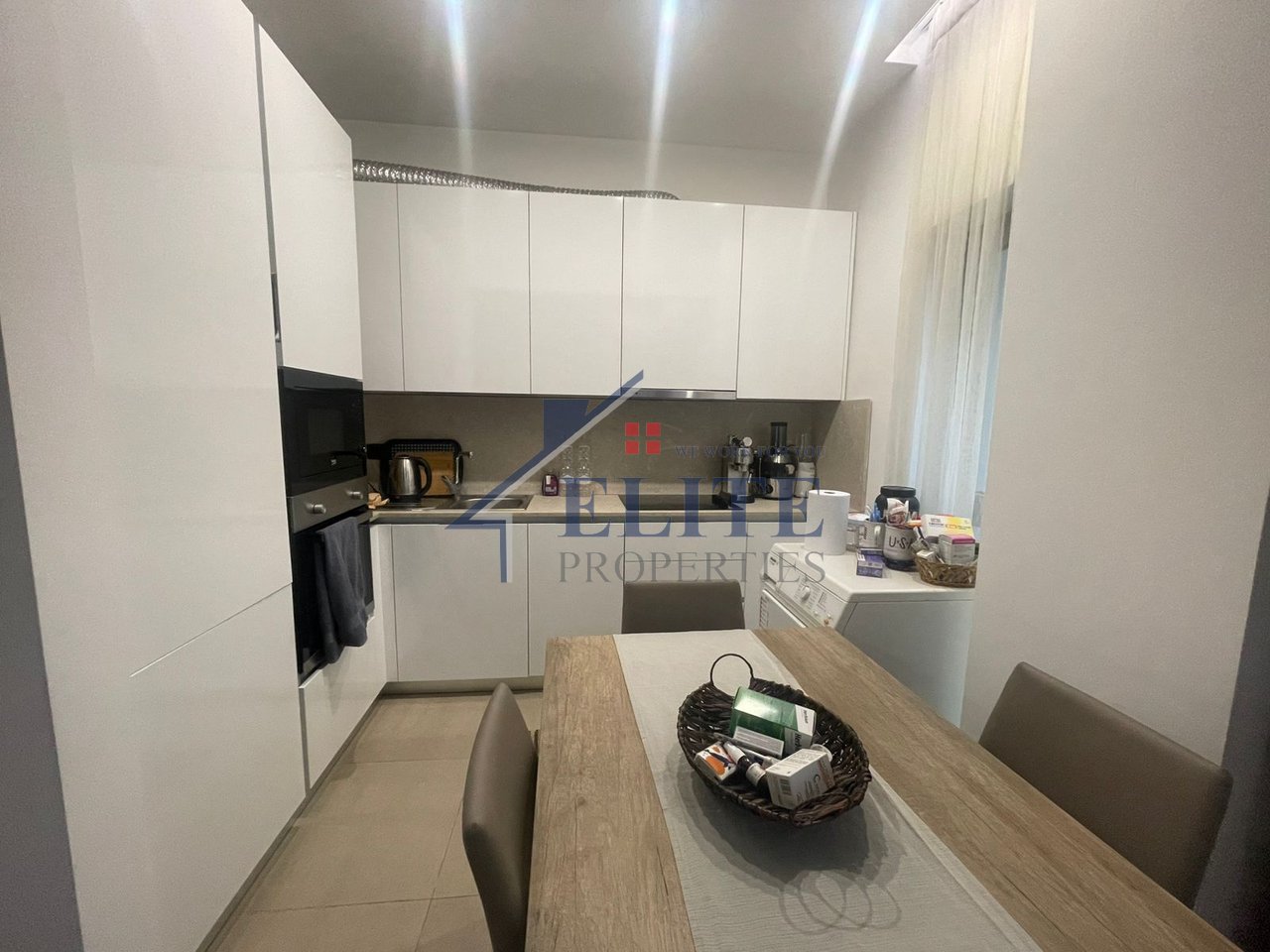 Pranë Gjimnazit Ismail Qemali, apartament 1+1 me qira