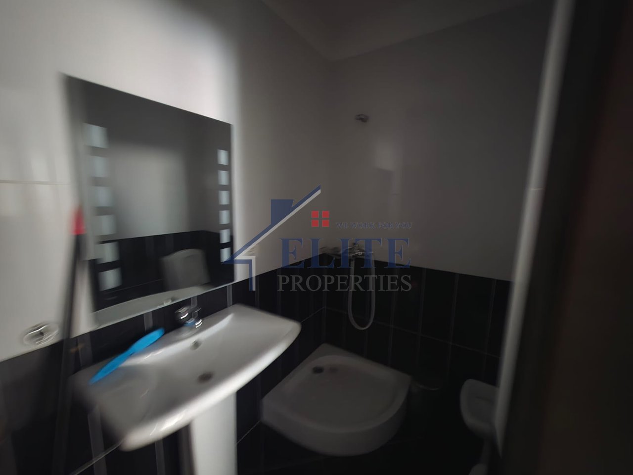 Selvia, Jepet me qira apartament 2+1