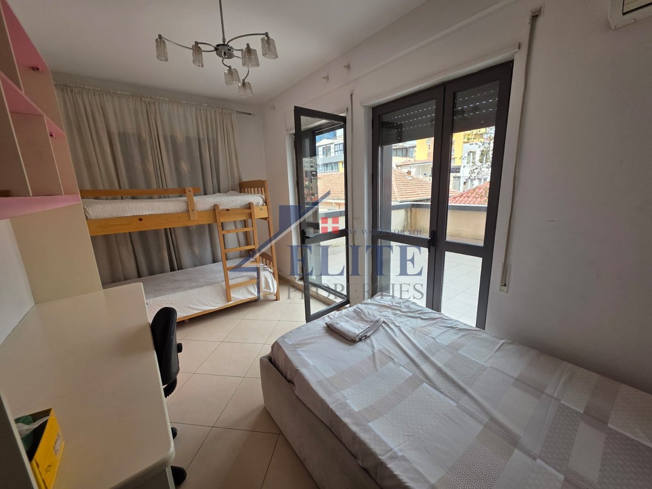 Selvia, Jepet me qira apartament 2+1