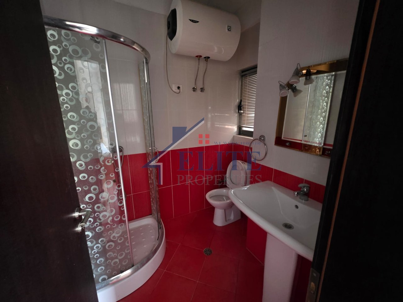 Selvia, Jepet me qira apartament 2+1