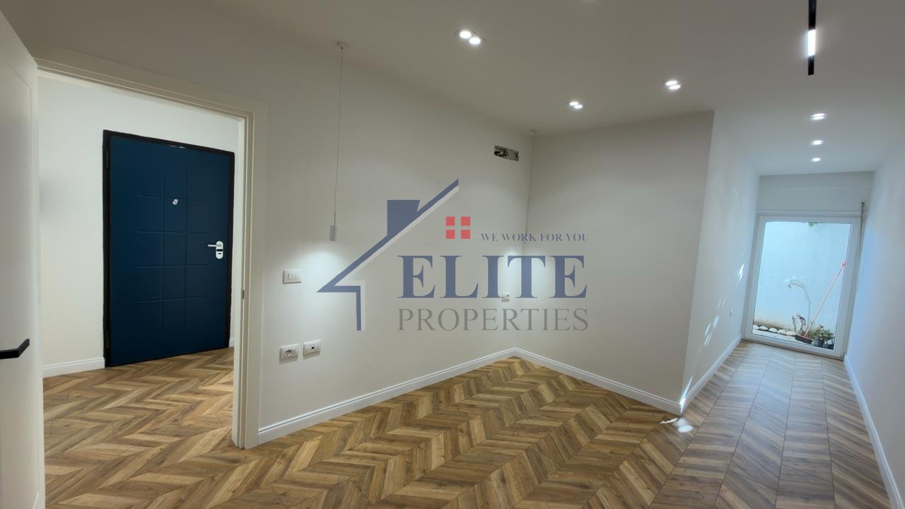 Rezidenca Kodra e Diellit 1, zgjatimi, Shitet Apartament 1+1 me oborr