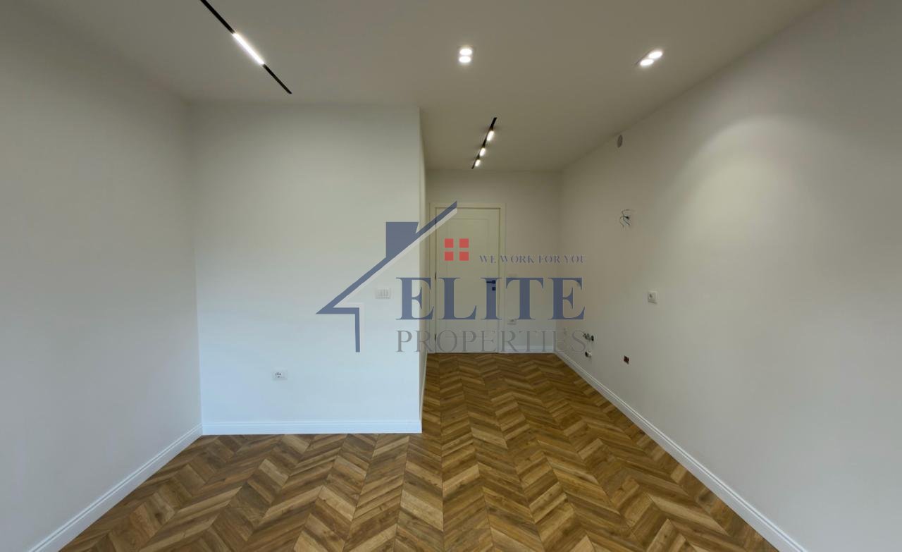Rezidenca Kodra e Diellit 1, zgjatimi, Shitet Apartament 1+1 me oborr