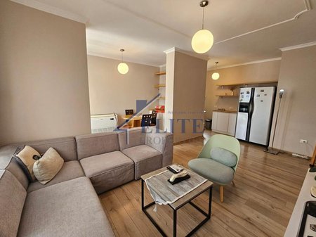 Rruga e Kosovareve, apartament 2+1 me qira